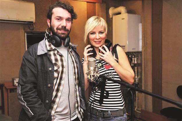 Halil Sezai at Antalya singing for fans