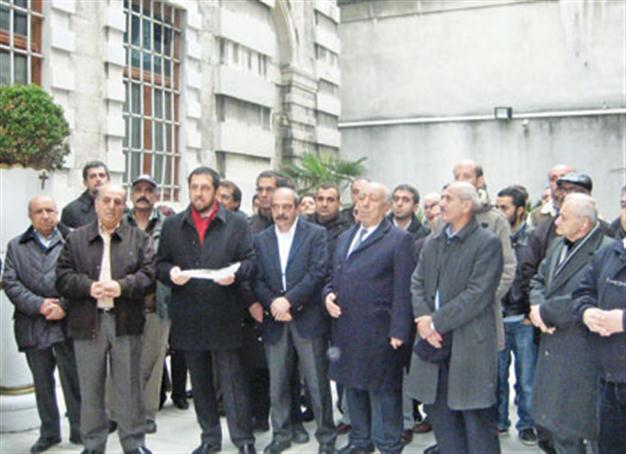 Turkish-Armenians protest foundation board