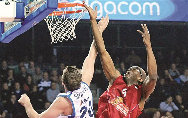 Efes takes giant step to Top 16 with Spirou win
