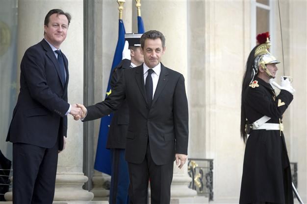 Frances Sarkozy, UKs Cameron meet for EU talk