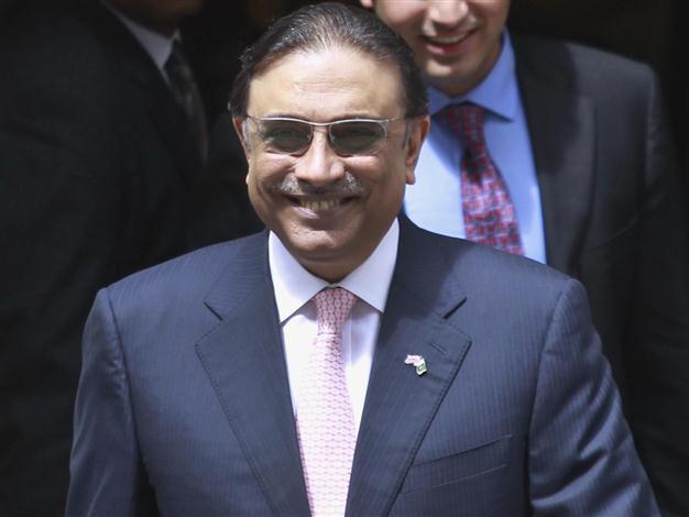 Pakistan president goes to Dubai amid new crisis