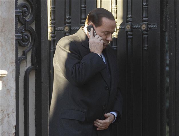 Berlusconi MP accused of mafia ties dodges arrest