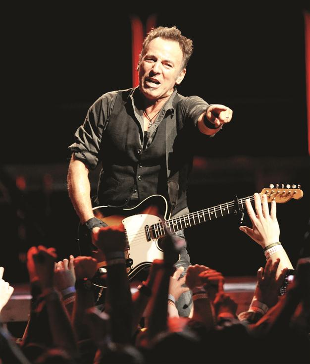 Springsteen plans new world tour