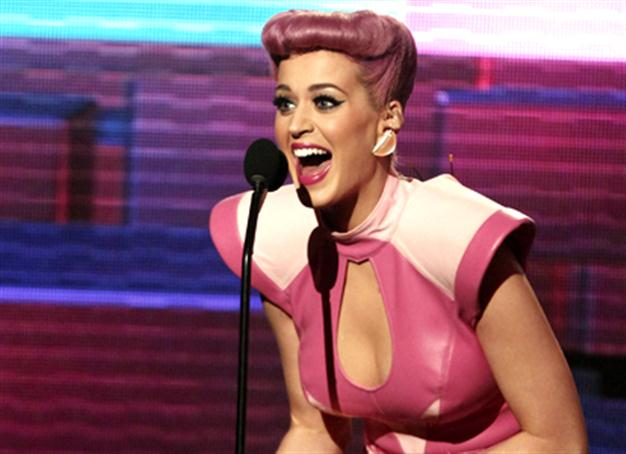 Taylor Swift wins, Bieber doesnt at American Music Awards