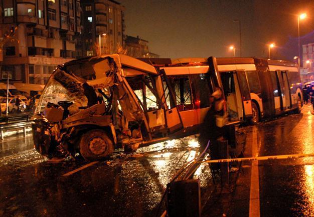 25 injured in Istanbul city bus accident