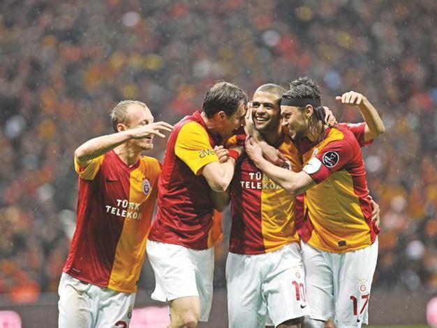 Lions record long-sought win over Fenerbahçe to go top