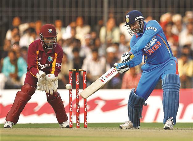 Record-breaking Sehwag powers India to 418-5