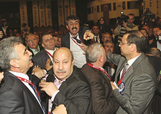 Brawl overshadows first day of Türk-İş congress
