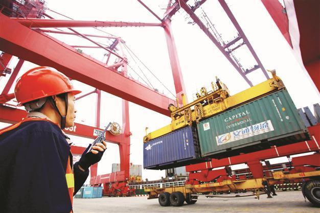 China tames growth in the final quarter of 2011