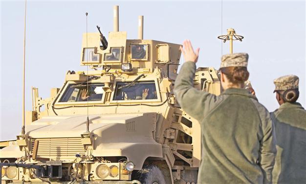 Iraqi politics crack as last US troops withdraw