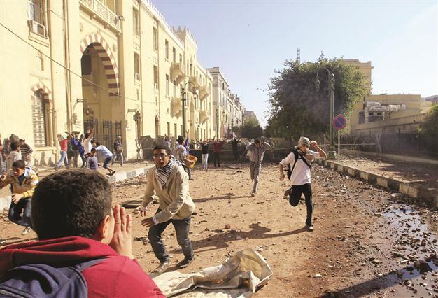 Violence rocks Egypt as Islamists extend success