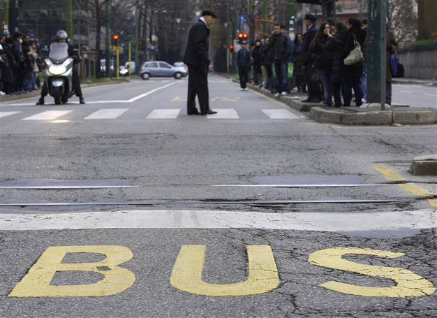 Italys civil servants strike over austerity plan