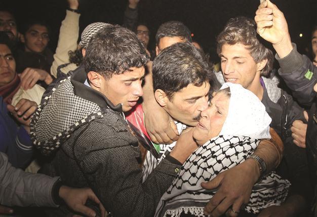 Freed inmates return to West Bank