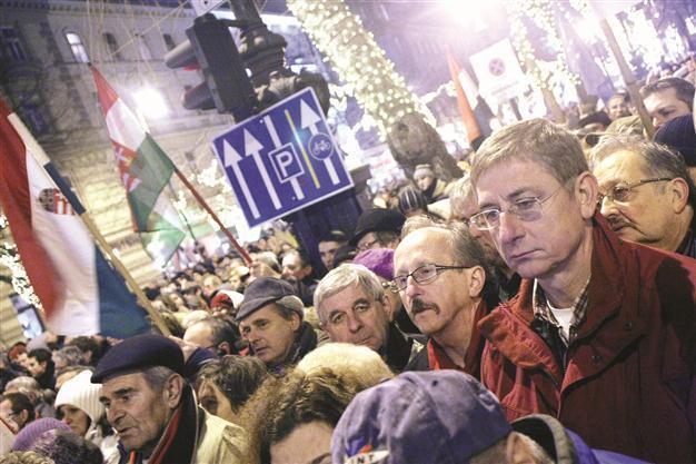 Forint’s waltz making Turkish companies dizzy