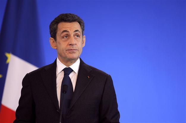 Sarkozy closes gap on rival as French poll nears