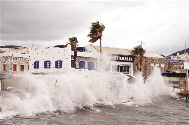 Heavy winds affect SW, central Anatolia