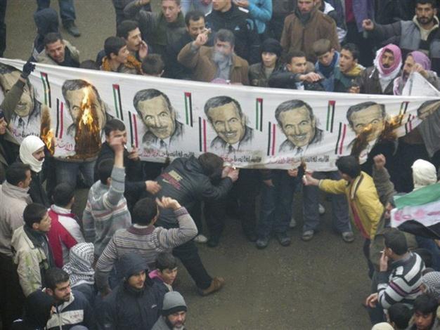 Turkey urges Syrian opposition to use peaceful means