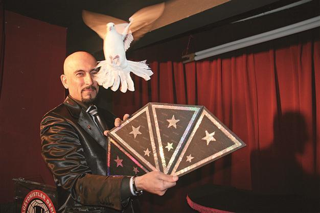 Heroes of magic world ask to be recognized as illusion artists