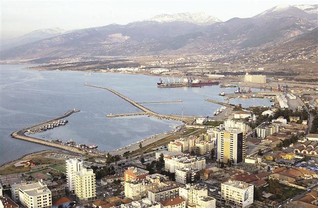 Gov’t urges firm to push harbor construction to bypass Syria
