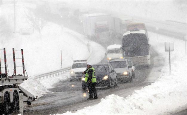 Snowstorms pummel Turkey, colder weather on the way