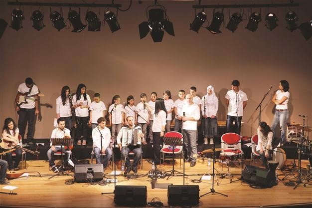 Tatvan’s children perform in Istanbul