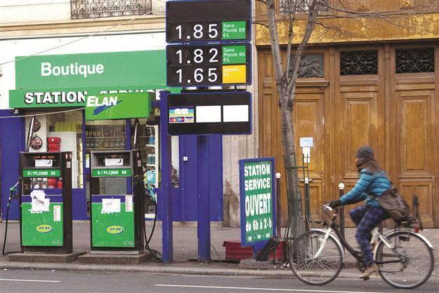 Iran may ban oil sales to Europe next week