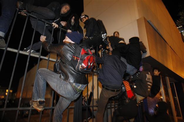 Police arrest over 200 Occupy protesters in Oakland