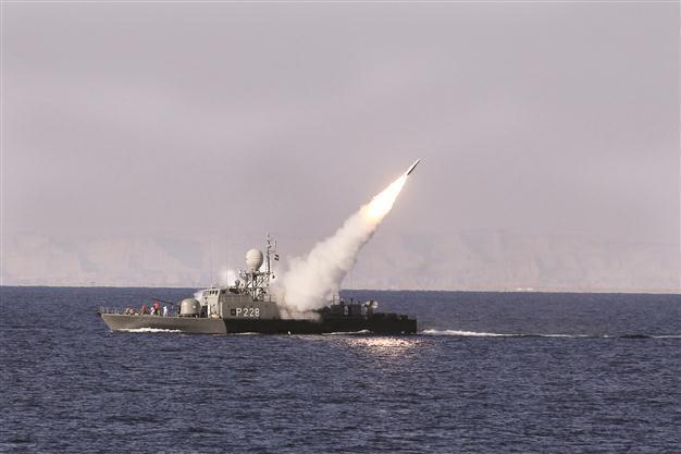 Iran resumes missile show despite Western pressure