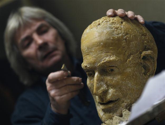 Firm defends made-in-China Steve Jobs doll