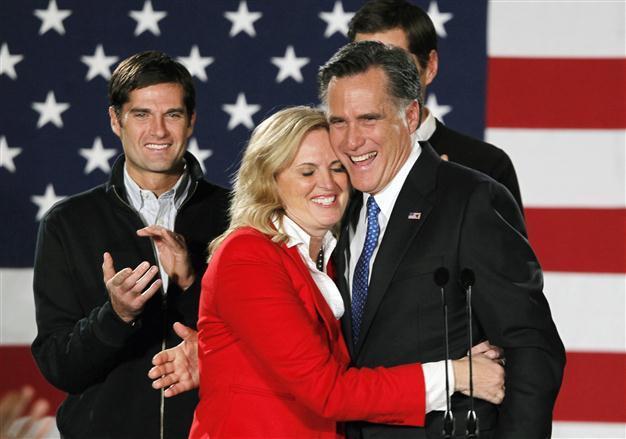 Romney edges out Santorum in Iowa