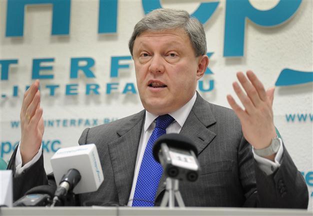 Putin challenger Yavlinsky faces possible disqualification