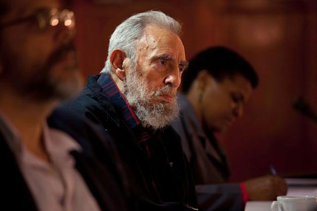 Fidel Castro meets intellectuals in 9-hour meeting