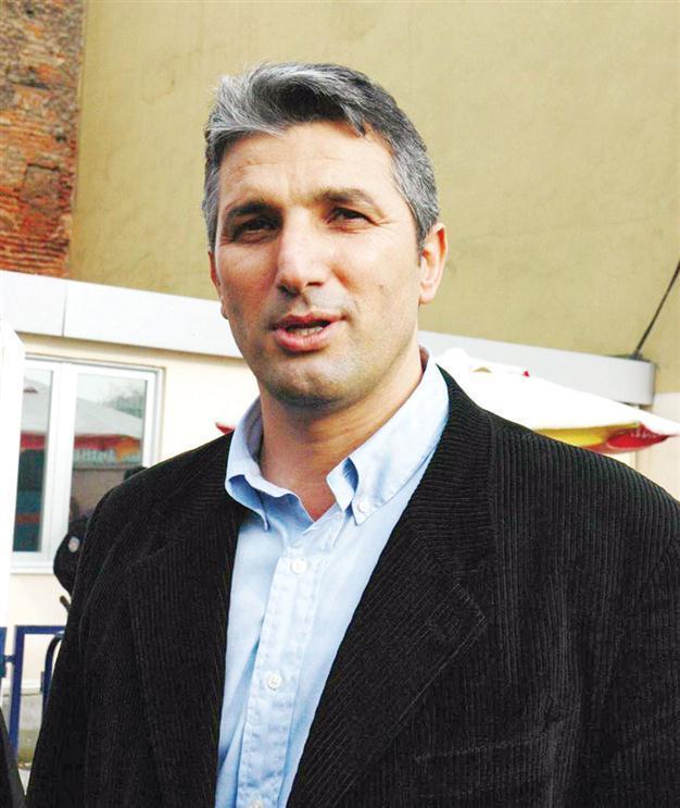 Journalists to remain under arrest