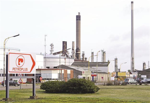 Oil refiner Petroplus files for insolvency