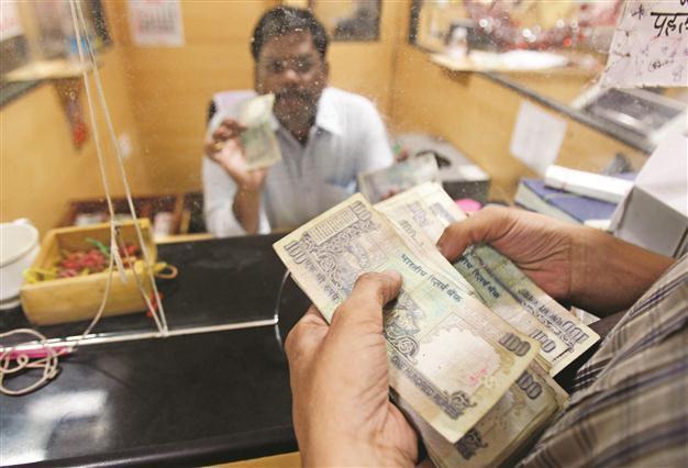 India set to raise lending, keeps rates on hold