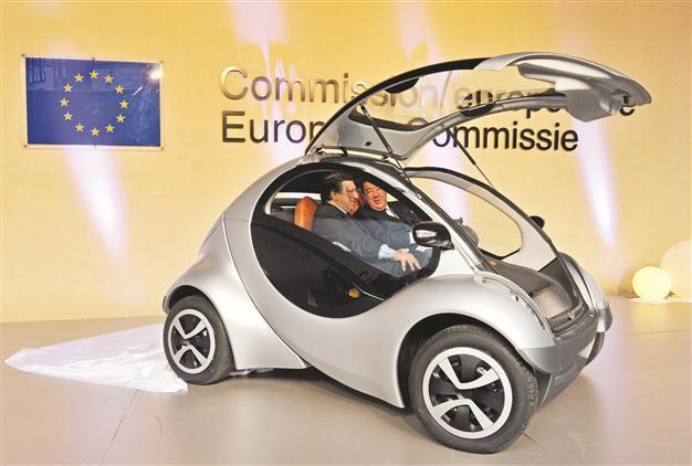 Fold-up car of the future unveiled