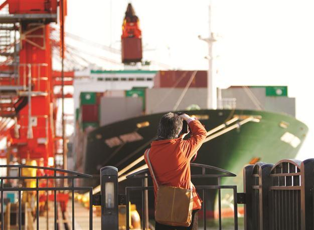 Japan announces first trade deficit since 1980