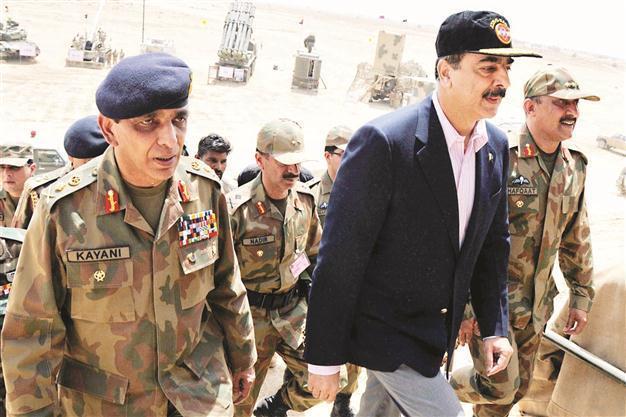 Pakistani PM backpedals after meeting army chief
