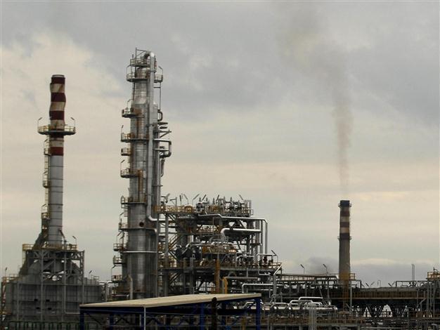 Iran may ban oil exports to Europe before July