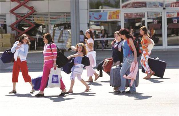 Less Iranians visit Turkey as rial falls