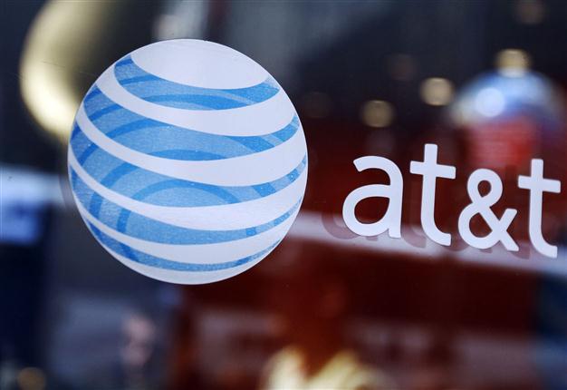 AT&T posts big loss after T-Mobile breakup fee