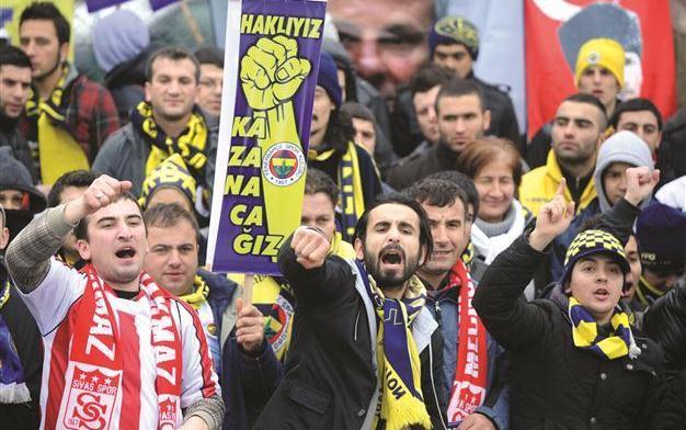Landmark rigging case starts with stadium-like atmosphere