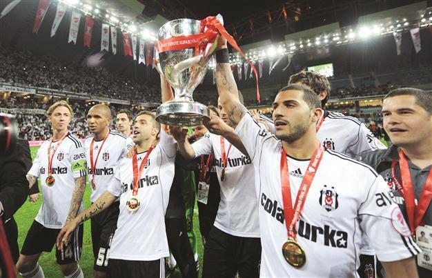 Eagles start cup title defense