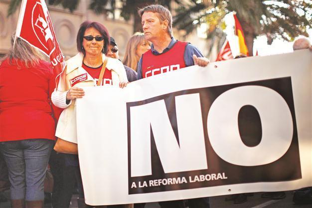 Big crowd protest labor law reforms in Madrid