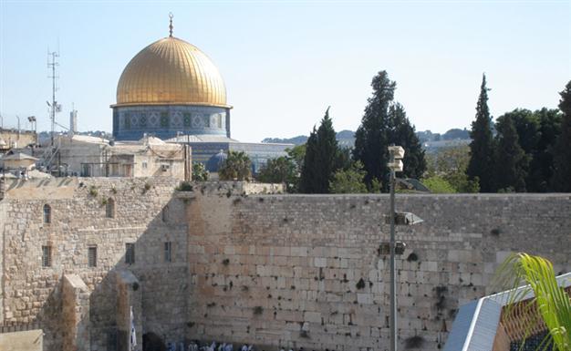 Police arrests 13 after tourists stoned in Jerusalem