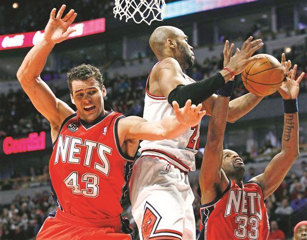 Struggling Nets halt streak, upset Bulls