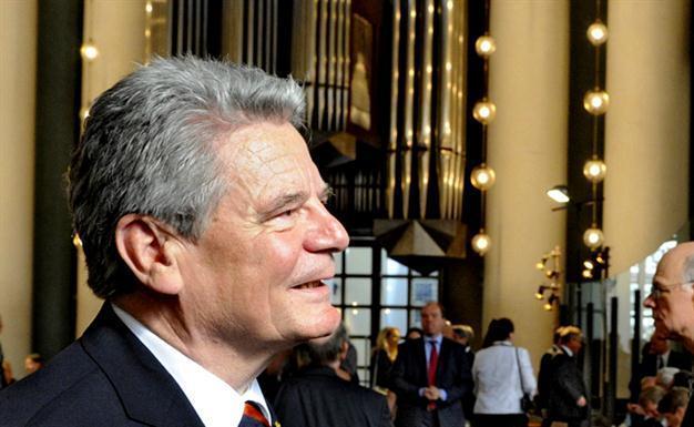 Poll shows Germans favor Gauck as next president