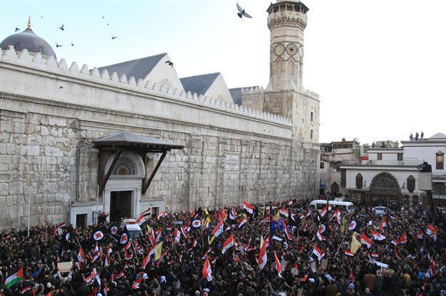 Arab monitors due in Syria as violence flares