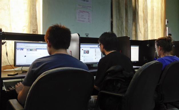 Turks spent 10 hours on social networking in October: report