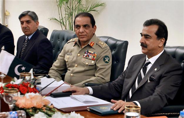 Pakistan premier praises armed forces amid tension